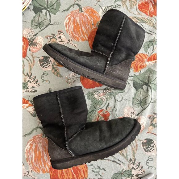 UGG Australia Classic Short Boots in Black, Winter Shearling, Size 8 - Picture 2 of 9